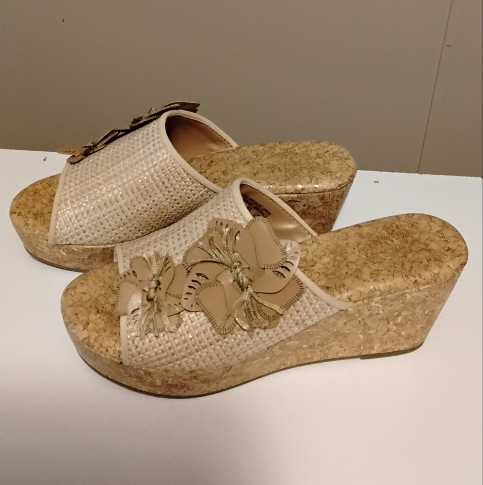 Jaclyn Smith Wedge Sandals - Picture 1 of 5